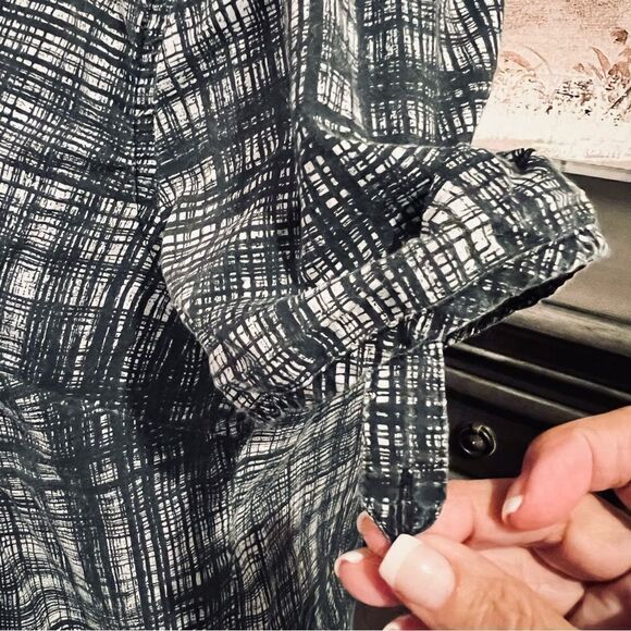 Calvin Klein Jeans Gray & Black Top size Large - Picture 4 of 10